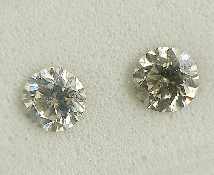 Ingen mindstepris - 2 pcs Diamant  (Naturfarvet)  - 0.63 ct - Rund - Fancy light Grå - SI1, VS2 - Gemewizard Gemological Laboratory (GWLab)