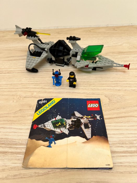 Lego - Space - 6891 + 6824 + baseplate - Lot Gamma V Laser Craft + Space Dart I + baseplate - 1980-1990