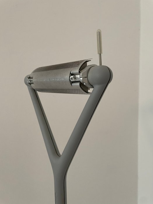 Luceplan - Alberto Meda, Paolo Rizzatto - Gulvlampe - D15 Lola - Aluminium, Kulfiber