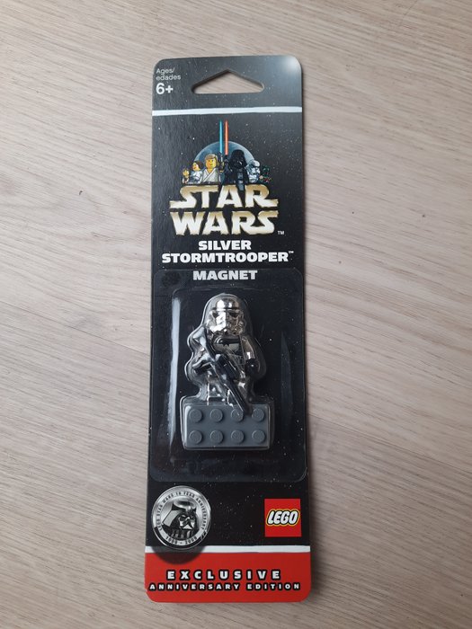 Lego - Star Wars - 852737 - Silver Stormtrooper Magnet Exclusive Anniversary Edition - 2000-2010