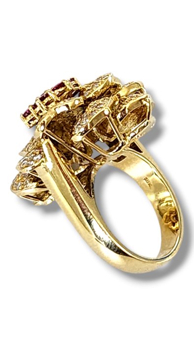 Ring - 18 kraat Gulguld, Smuk 18 karat guld, diamant og rubin damering 2,78 Ct -  2.78ct. tw. Diamant (Natur)  - Rubin