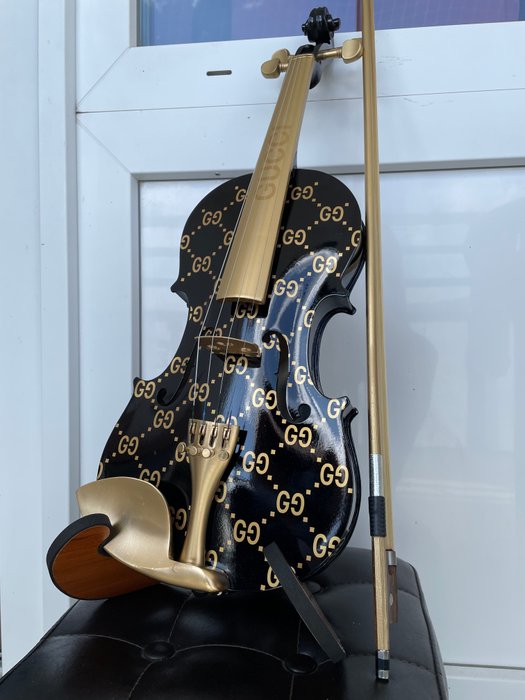 J.Reinhardt - GUCCI Violin - Black  Gold