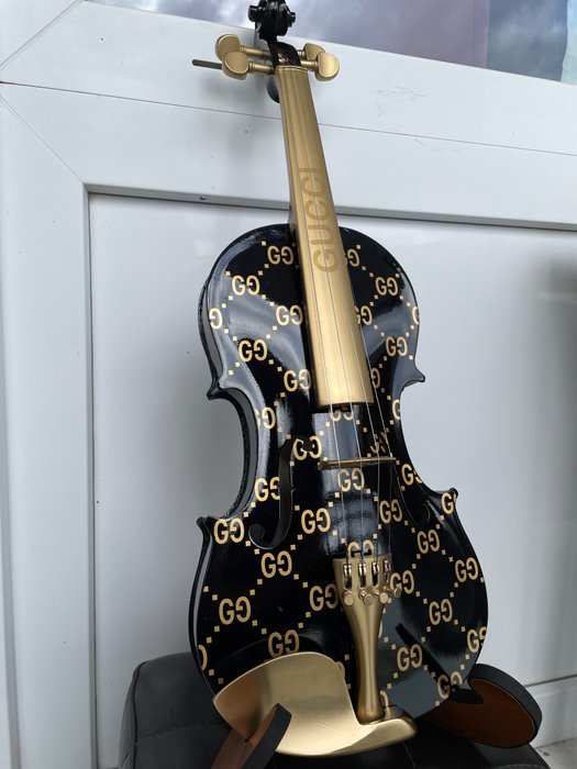 J.Reinhardt - GUCCI Violin - Black  Gold