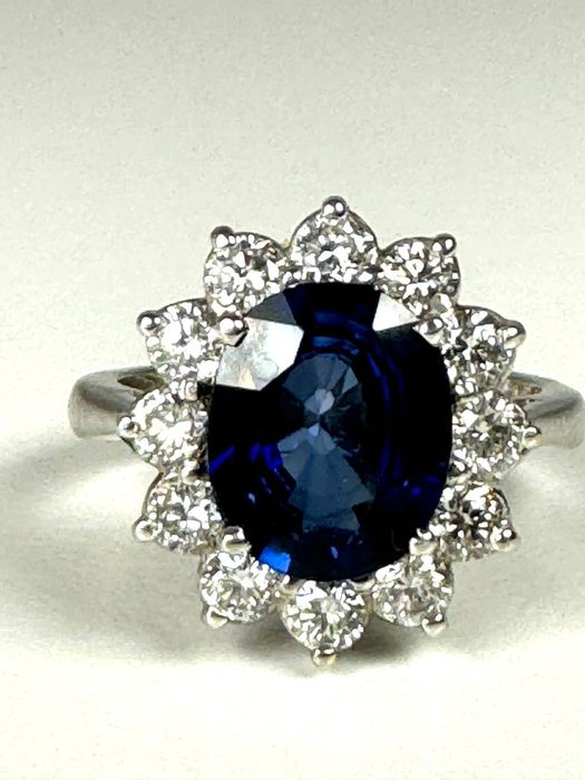 Ring - 18 kraat Hvidguld -  5.01ct. tw. Safir - Diamant - Ring i 18 karat hvidguld