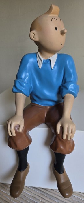 Tintin 45 - Tintin assis pull bleu Statue - Leblon Delienne - 1991