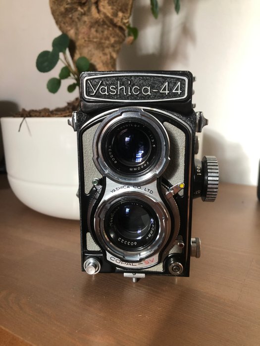 Yashica 44 [Grey] To-øjet spejlreflekskamera (TLR)