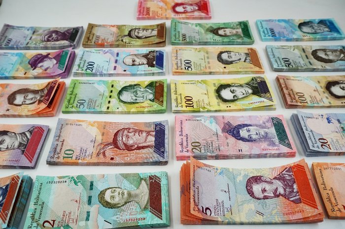 Venezuela. - 1050 banknotes - various dates