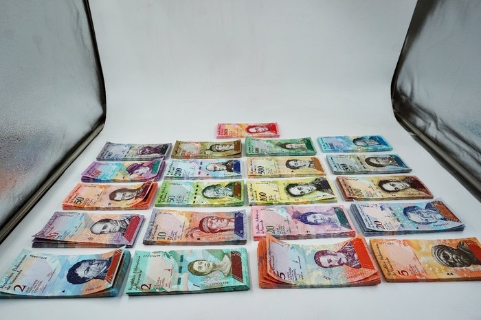 Venezuela. - 1050 banknotes - various dates