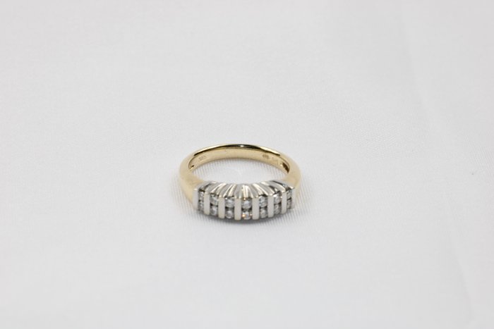 Ring - 14 karat Gulguld -  028ct tw Diamant (Natur)