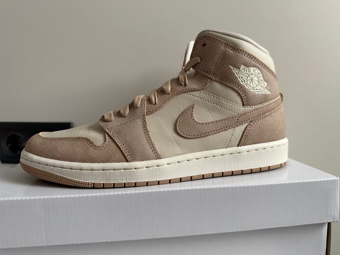 Air Jordan - Air Jordan 1 Mid - Sneakers - Størelse: EU 44