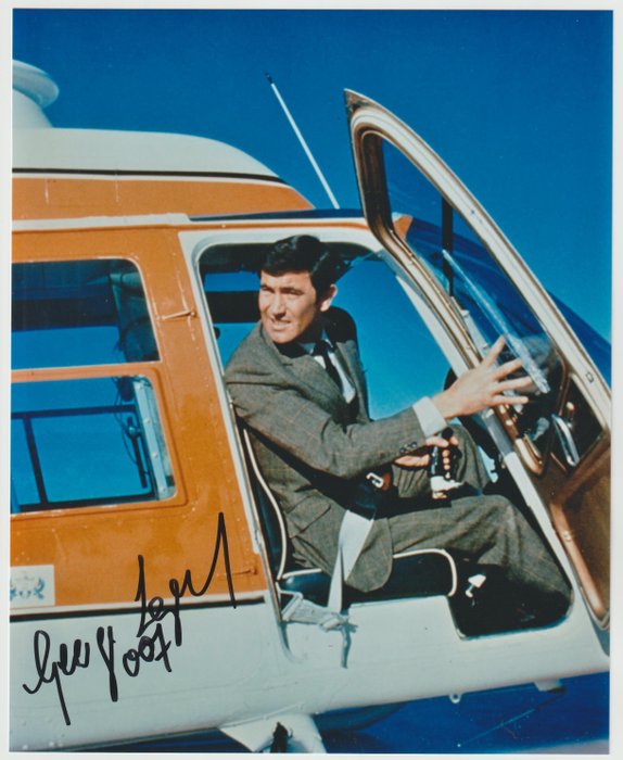 James Bond 007: On Her Majesty’s Secret Service - George Lazenby as James Bond - Signed Photo - B'BC COA