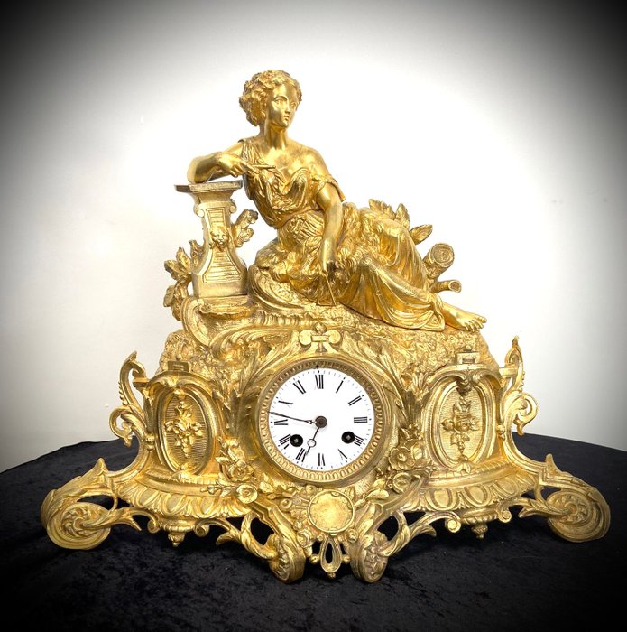 Figurmantal-ur -   - Forgyldt bronze (Ormolu) - 1850-1900