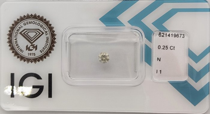 Ingen mindstepris - 1 pcs Diamant  (Natur)  - 0.25 ct - Rund - N (tonet) - I1 - International Gemological Institute (IGI)