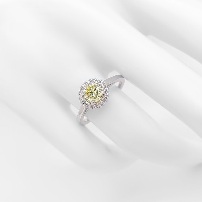 Ingen mindstepris - Ring - 14 karat Hvidguld -  0.85ct. tw. Gul Diamant (Naturfarvet) - Diamant