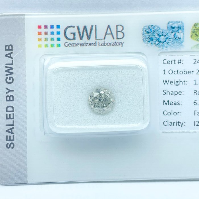 Ingen mindstepris - 1 pcs Diamant  (Naturfarvet)  - 1.03 ct - Rund - Fancy light Grå - I2 - Gemewizard Gemological Laboratory (GWLab)