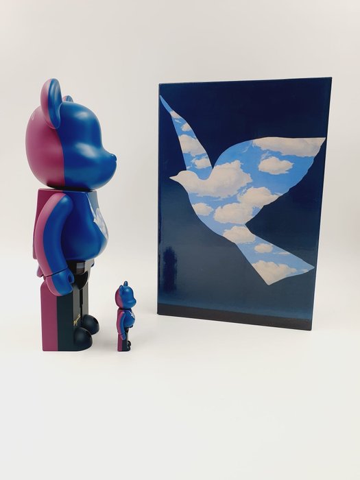 Medicom Toy x René Magrite - Be@rbrick  René Magritte - L'oiseau du ciel / La belle société 400% 100% Bearbrick 2021