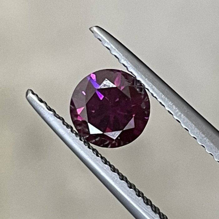 1 pcs Diamant  (Farvebehandlet)  - 0.71 ct - Rund - Fancy deep Brunlig, Lille nuance Lyserød - VS1 - Gemological Institute of America (GIA) - Naturlig jordudvundet diamant