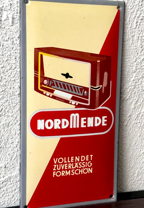 No reserve-Emaille reclamebordje NordMende met afbeeldingen oude lampenradio - Emaljeskilt - Metal