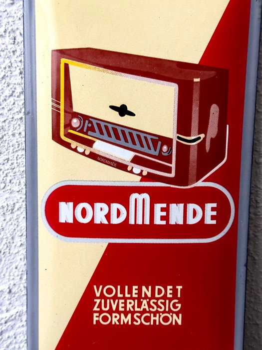 No reserve-Emaille reclamebordje NordMende met afbeeldingen oude lampenradio - Emaljeskilt - Metal