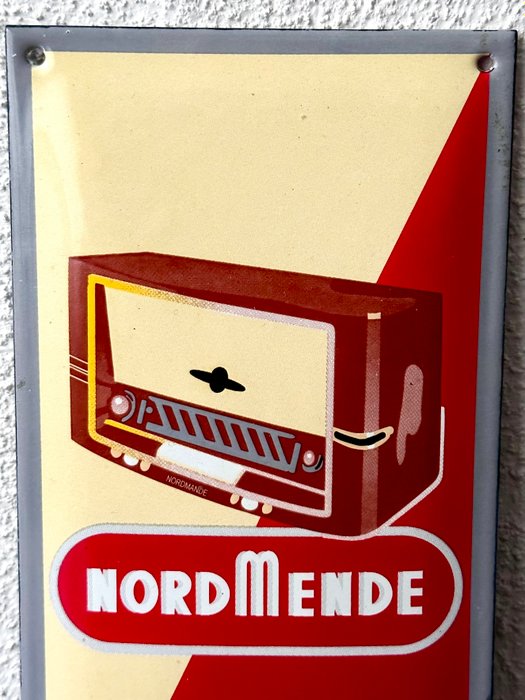 No reserve-Emaille reclamebordje NordMende met afbeeldingen oude lampenradio - Emaljeskilt - Metal