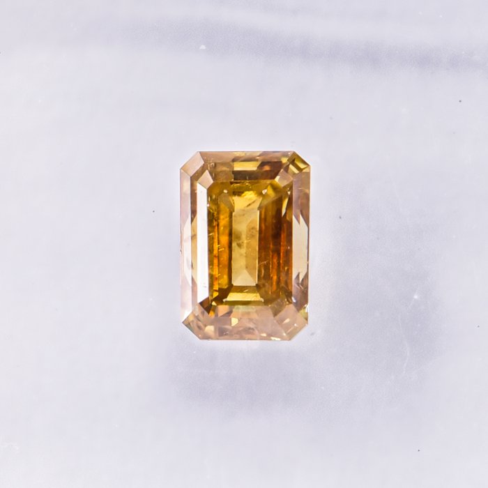 Ingen mindstepris - 1 pcs Diamant  (Naturfarvet)  - 0.60 ct - Smaragd - Fancy intense Gullig Orange - I1 - International Gemological Institute (IGI)