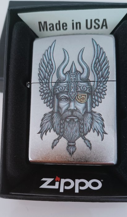 Zippo Encendedor y escudo Vikingo. Artesanía Local - Lighter - Bronze (forgyldt og sølvbelagt/patineret/koldtmalet), Messing