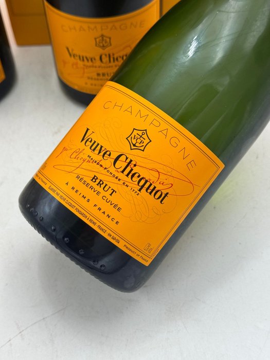 Veuve Clicquot, Veuve Clicquot Ponsardin - Champagne Brut - 3 Flasker (0,75 L)