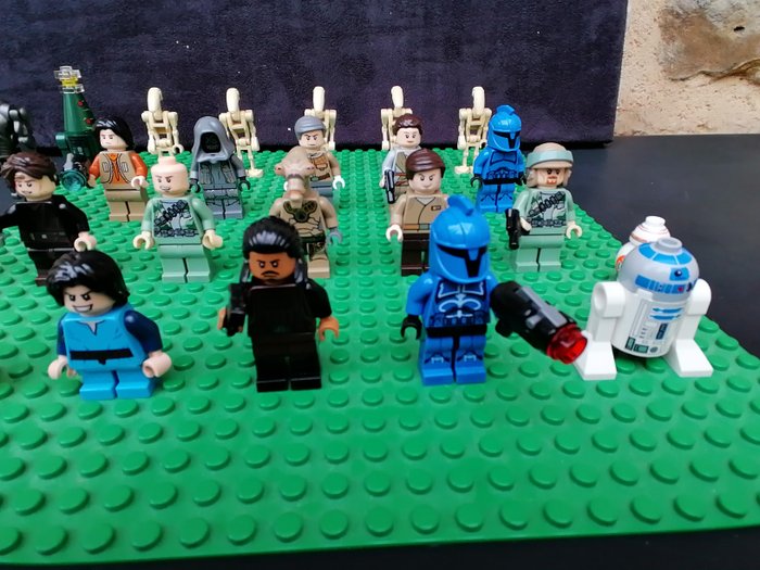 Lego - Lot de 25 Minifigs Lego Star Wars ; Anakin Skywalker ; R2D2 ; Boba Fett Young ; Yoda ; Dark Vador - 2000-2010 - Frankrig