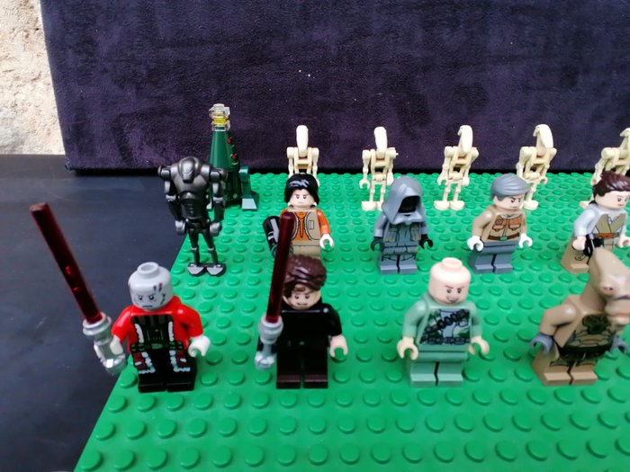 Lego - Lot de 25 Minifigs Lego Star Wars ; Anakin Skywalker ; R2D2 ; Boba Fett Young ; Yoda ; Dark Vador - 2000-2010 - Frankrig