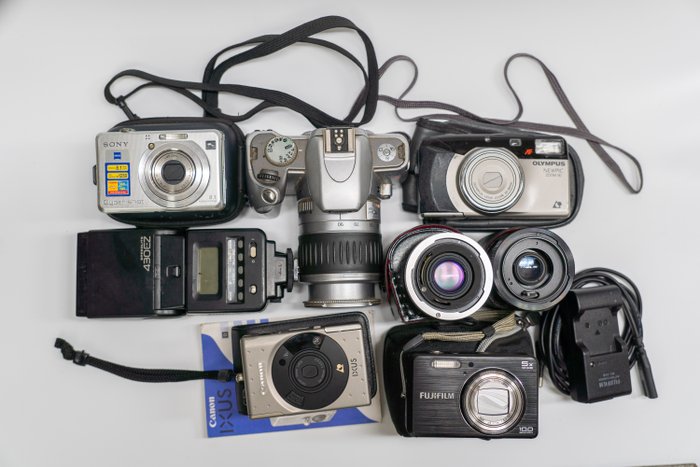 Lot Digital  Analog Cameras + Acc - **Read description** | Different types Digitalkamera