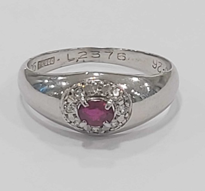 Ring Platin -  0.31ct. tw. Rubin - Diamant