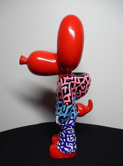 Enigme09 (1979) - Red Street Balloon Dog