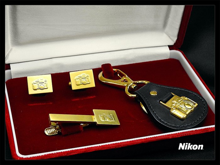 Nikon Japanese Nikon F Club 30th Anniversary ; F4 Vermeil Set (Gold Plated 24k  Silver) - Keychain, Analogt kamera