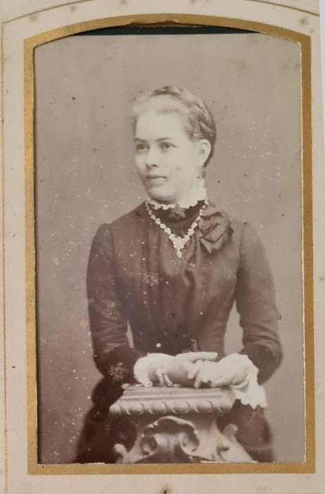 Onbekend - Duits lederen  fotoalbum  met 87 CDV/kabinetfoto's - 1870