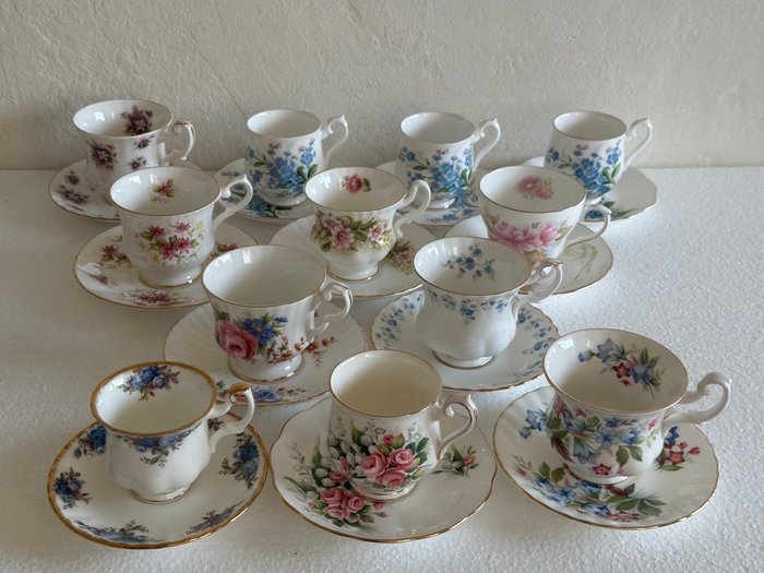 Royal Albert - Kaffe og te service (24) - ' Summertime Series ' ' Moonlight Rose ''' Forget Me Not enz - Knogleporcelæn