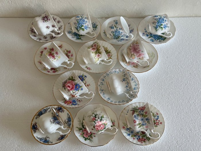 Royal Albert - Kaffe og te service (24) - ' Summertime Series ' ' Moonlight Rose ''' Forget Me Not enz - Knogleporcelæn