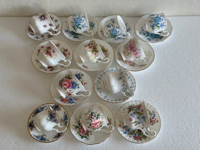 Royal Albert - Kaffe og te service (24) - ' Summertime Series ' ' Moonlight Rose ''' Forget Me Not enz - Knogleporcelæn