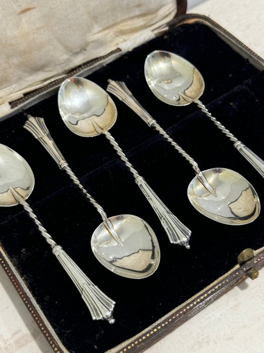 A set of five silver spoons , cased, William Davenport , Birmingham, 1904 - Æske til blink (5) - .925 sølv