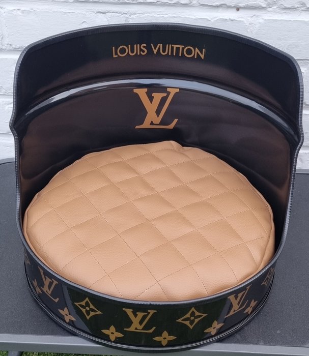 LH creations - Honde of kattemand van oliebarrel Louis vuitton