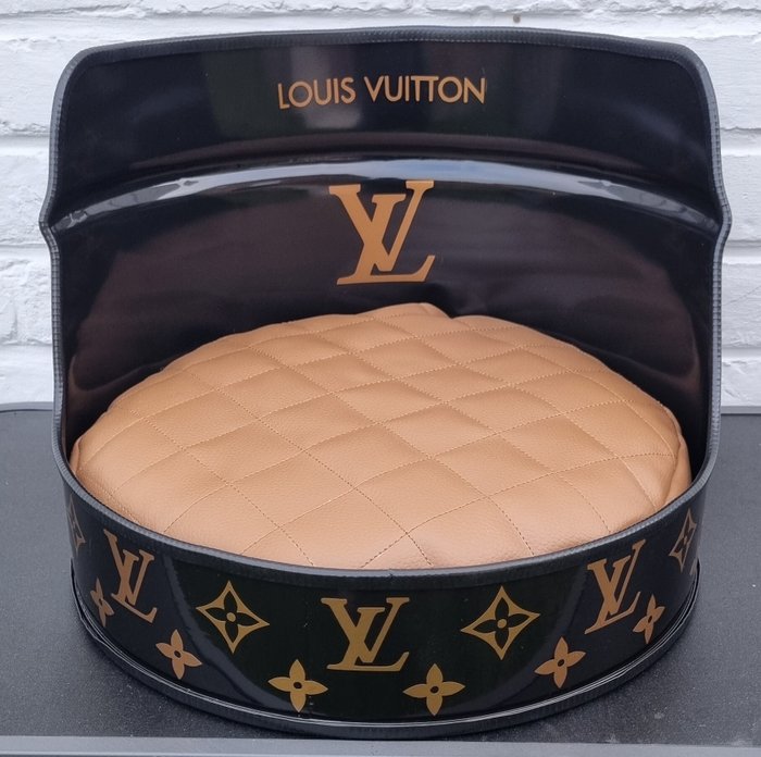 LH creations - Honde of kattemand van oliebarrel Louis vuitton