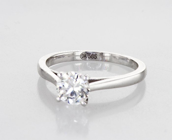 Ring - 14 karat Hvidguld -  0.90ct. tw. Diamant (Natur) - r102