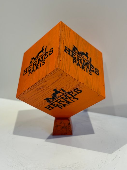 Rob VanMore - The Cube Hermes - 38cm