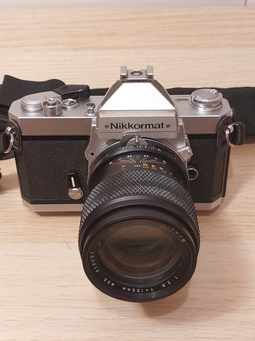 Nikon Nikkormat FT2 + MC MAGNON AUTO 135mm f/28 Analogt kamera