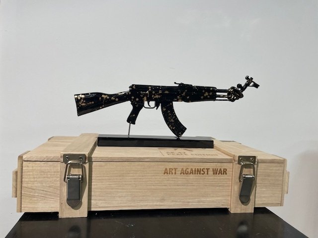 Van Apple - Art Against War - AK-47 Black