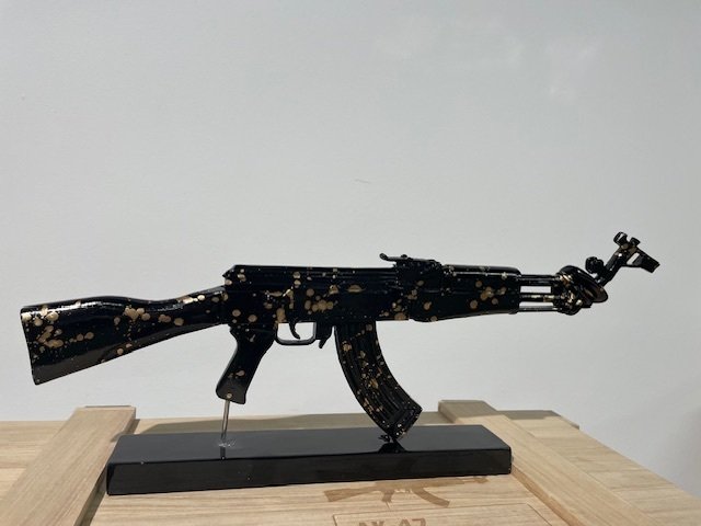 Van Apple - Art Against War - AK-47 Black