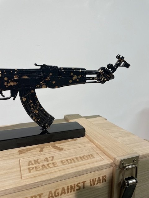 Van Apple - Art Against War - AK-47 Black