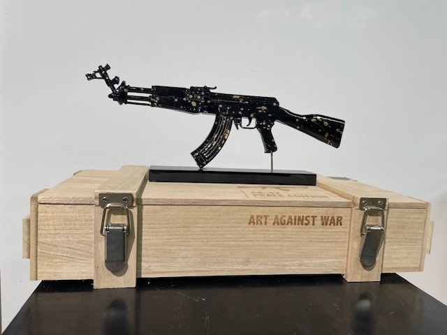 Van Apple - Art Against War - AK-47 Black