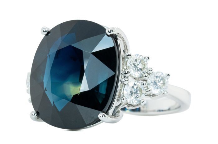 Ingen mindstepris - Ring - 18 kraat Hvidguld, Dyb blå/gul 'Parti-farve' (ingen varme) -  13.80ct. tw. Safir - Diamant - 0,98ct SI