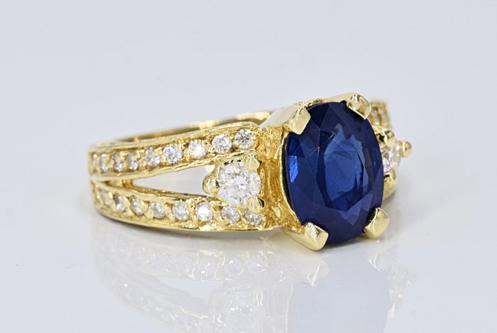 Ingen mindstepris - Ring - 18 kraat Gulguld -  2.96ct. tw. Safir - Diamant - Kongeblå