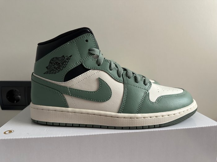 Air Jordan - Air Jordan 1 Mid - Sneakers - Størelse: EU 43